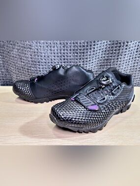 Bontrager Tario Women's Mountain Bike Shoes Size 8 in Black & Gray
